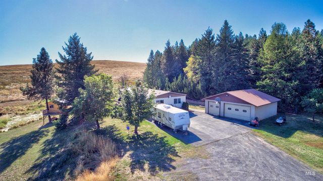 504 South Ave, Deary, ID 83823