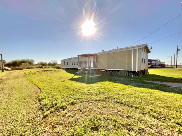 111 Ling St, Rockport, TX 78382
