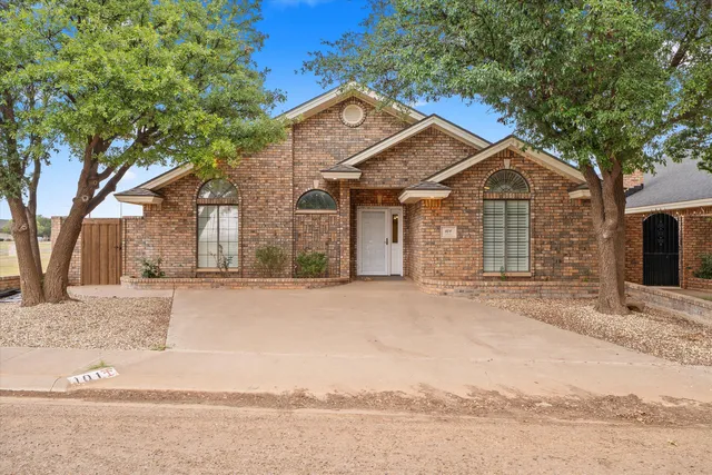 101 Fannin Ave, Levelland, TX 79336