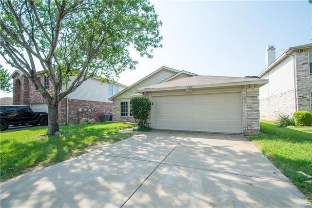 5528 Camarillo Dr, Fort Worth, TX 76244