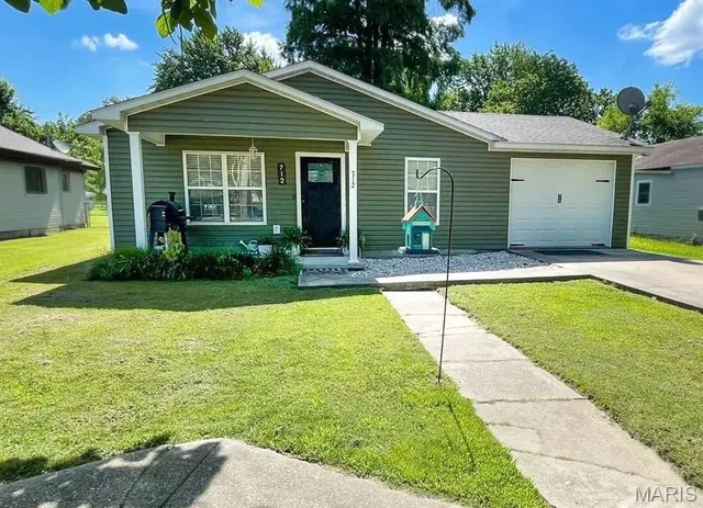 712 W  Oak St, Dexter, MO 63841