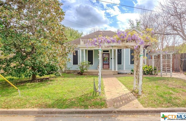 305 W  Brazos St, Victoria, TX 77901