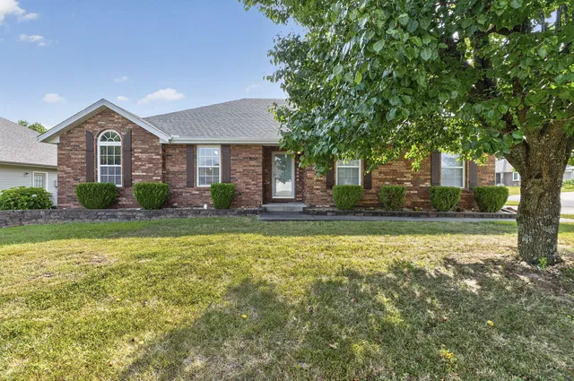 5060 S Grasshill Court, Battlefield, MO 65619