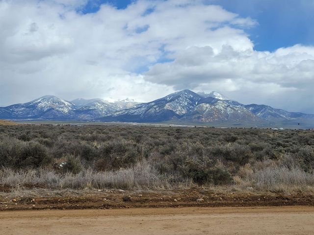 Sugar Ln, Taos, NM 87571