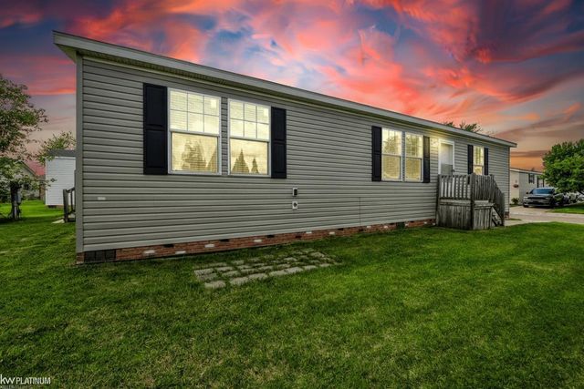 17128 Scarborough Dr, Macomb, MI 48044