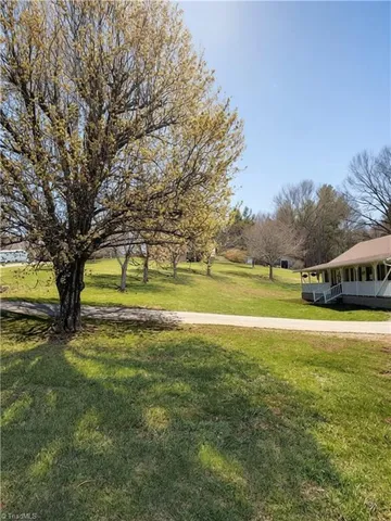 1759 Grandview Dr, Sparta, NC 28675