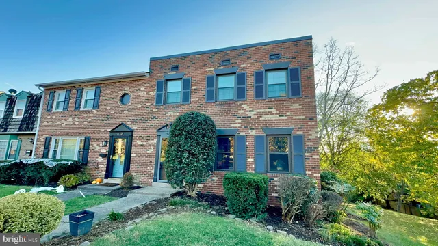 6320 Mayapple Pl, Alexandria, VA 22312