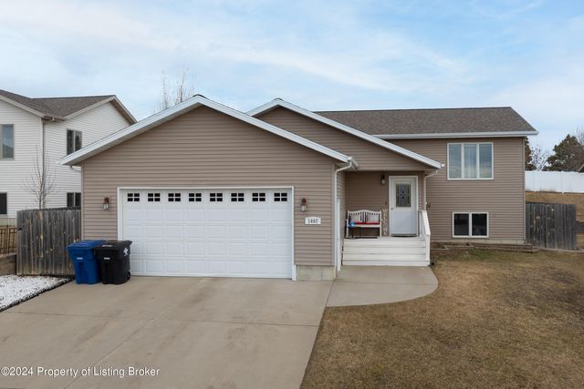 1492 4th Ave E, Dickinson, ND 58601