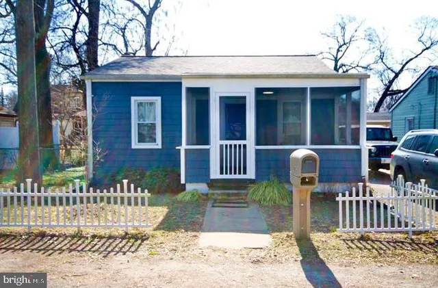 753 202nd St, Pasadena, MD 21122