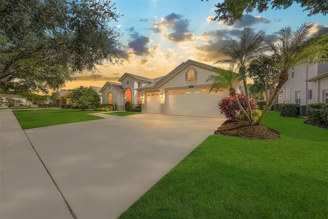 2112 Climbing Ivy Dr, Tampa, FL 33618