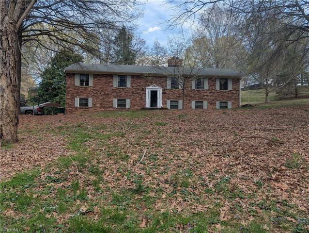4661 Kinnamon Rd, Winston Salem, NC 27103