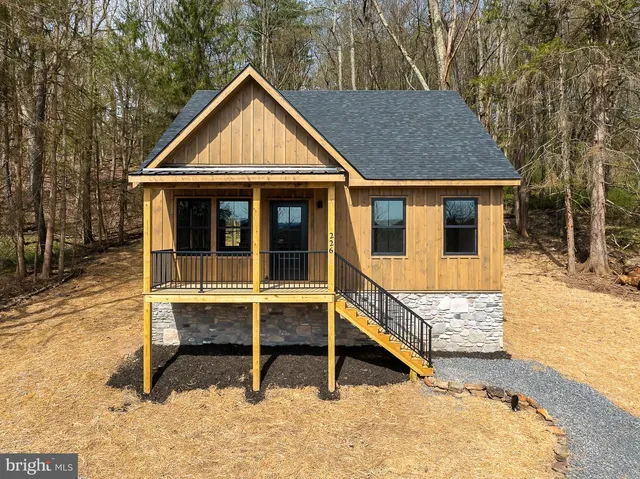 226 N  Hammond St, Oakland, MD 21550