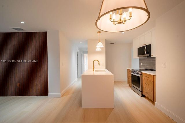 1550 S  Greenway Dr, Coral Gables, FL 33134