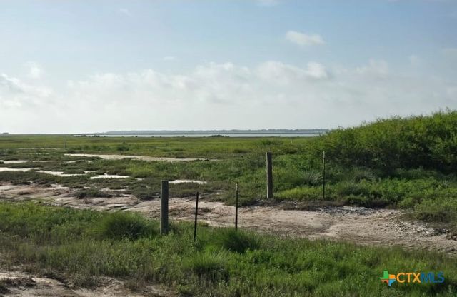 203 Powderhorn Ln, Port Lavaca, TX 77979