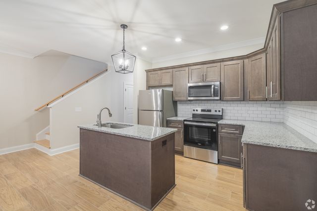 420 Wren Creek Ct, Florence, SC 29501