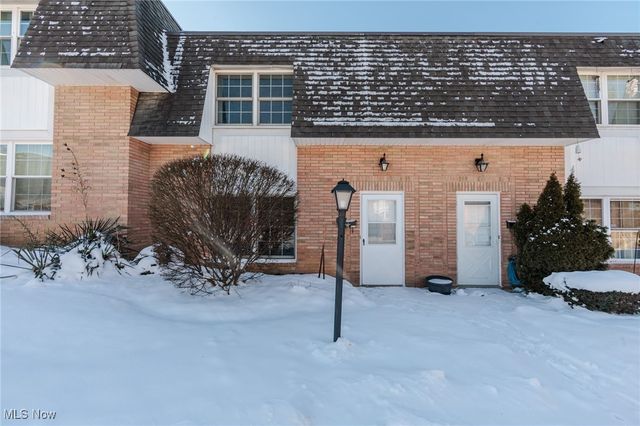 6919 N  Parkway Dr, Middleburg Heights, OH 44130