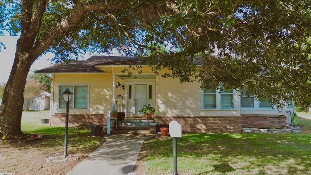650 Avenue H, Somerville, TX 77879