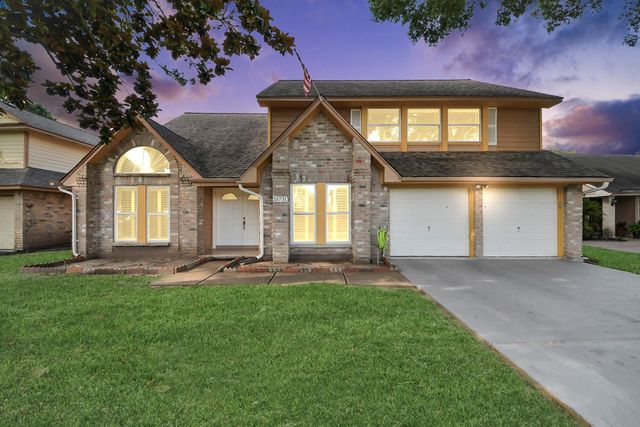 15731 Oak Mountain Dr, Houston, TX 77095