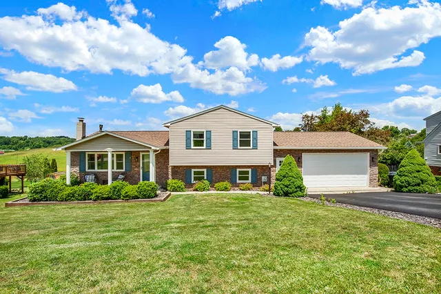 308 Stacey Dr, Mount Pleasant, PA 15666