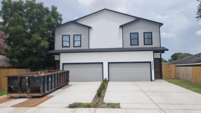 3011 Sparrow St #A/B, Houston, TX 77051