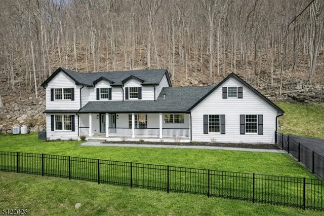 146 Rockaway Rd, Lebanon, NJ 08833