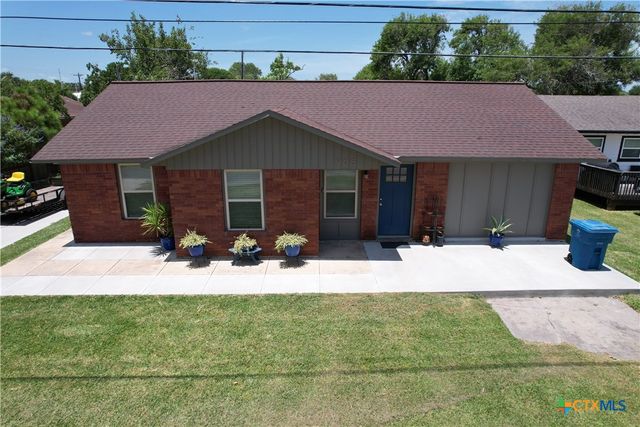 908 W  Madison Ave, Port O Connor, TX 77982