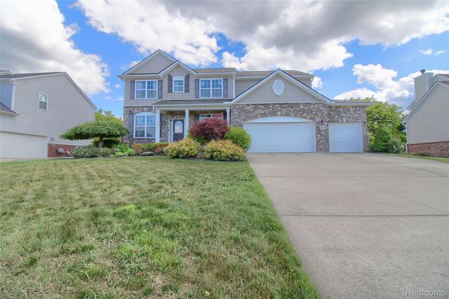 57649 Blossom Valley Trl, New Hudson, MI 48165