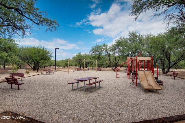 8972 E  Linden St, Tucson, AZ 85715