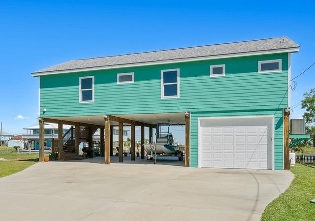 127 Channelview Rd, Rockport, TX 78382