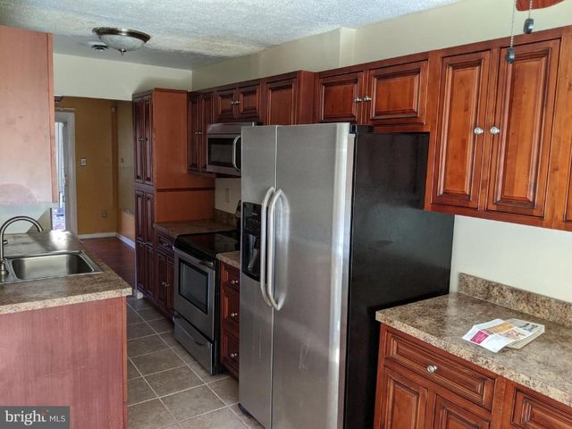 2296 Anvil Ln, Temple Hills, MD 20748