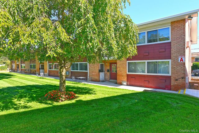 400 Fulton Street #8A, Farmingdale, NY 11735