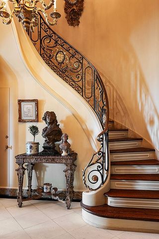 990 5th Ave #8/9, New York, NY 10075