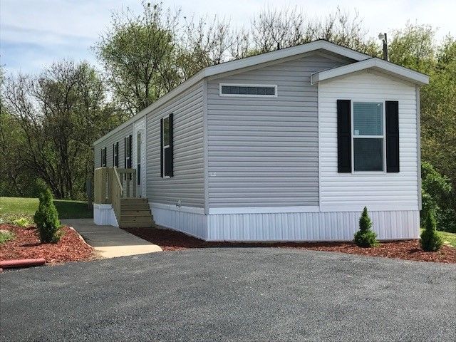 5008 Ruben Dr, Davenport, IA 52806
