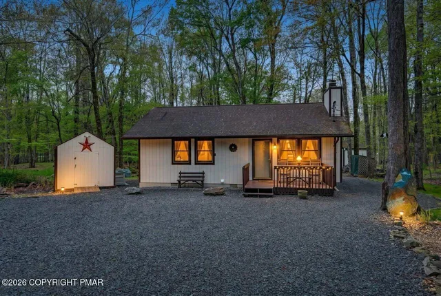 247 Farmers Ln, Pocono Lake, PA 18347