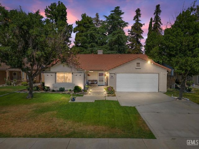 3726 Southpass Dr, Bakersfield, CA 93312