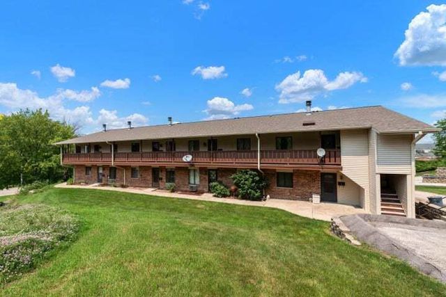 1322 Greenhedge ROAD UNIT A8, Pewaukee, WI 53072