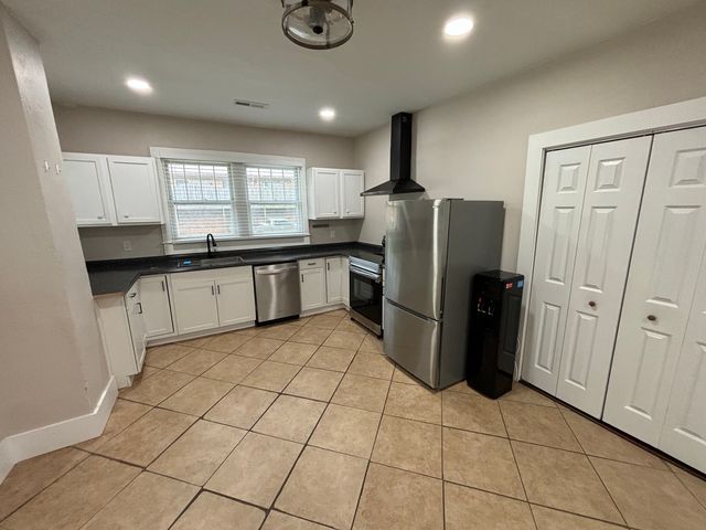 402 W  Mobile St, Florence, AL 35630
