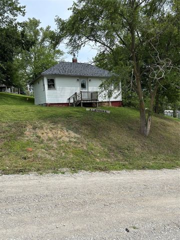 204 14th St, Corning, IA 50841