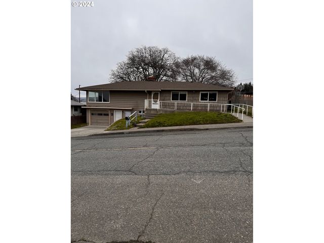 1616 Nevada St, The Dalles, OR 97058