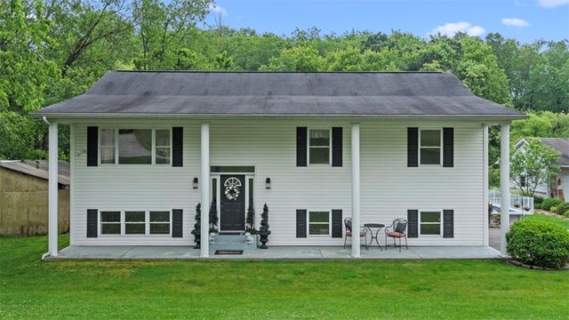 304 May Ln, Evans City, PA 16033