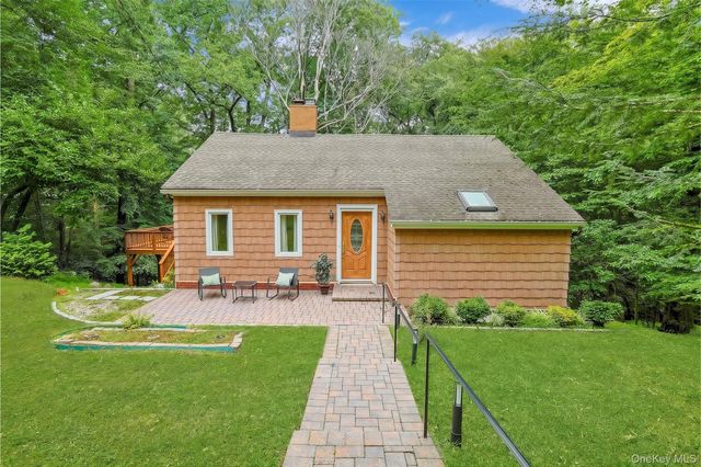 10 Highclere Lane, Valhalla, NY 10595
