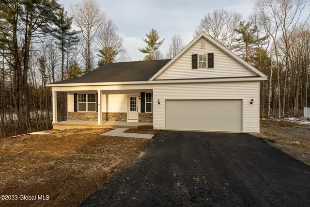 5 Balsam Court, Ballston Lake, NY 12019
