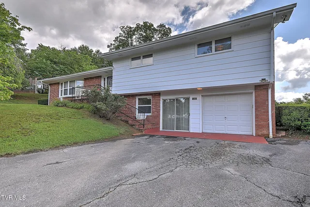 132 Tall Oak St, Weber City, VA 24290
