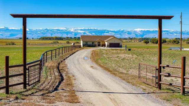 143 Moonshine Rd, Riverton, WY 82501