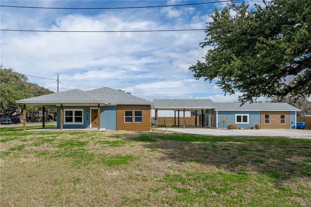 108 W  6th St, Rockport, TX 78382