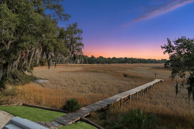 913 Paul Revere Dr, Charleston, SC 29412