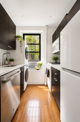 208 E  7th St #2A, New York, NY 10009