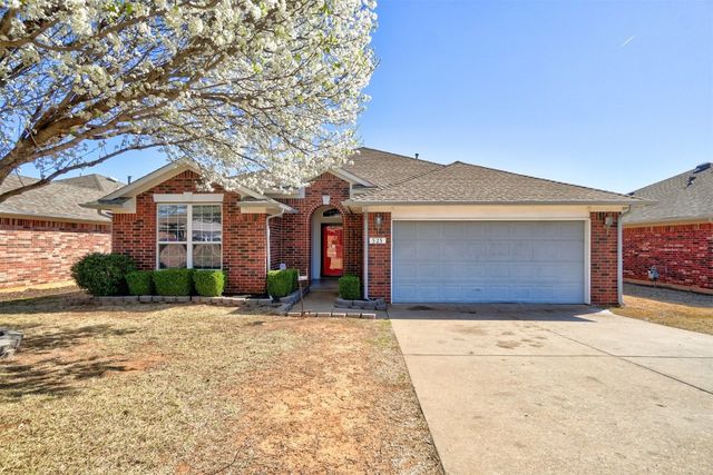 525 Lone Oak Dr, Norman, OK 73071