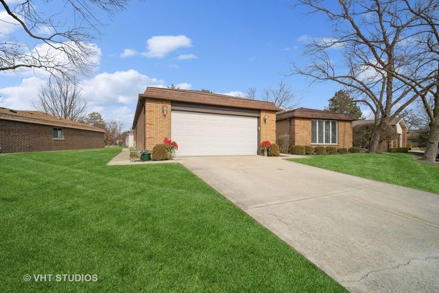 318 Basswood Dr, Northbrook, IL 60062