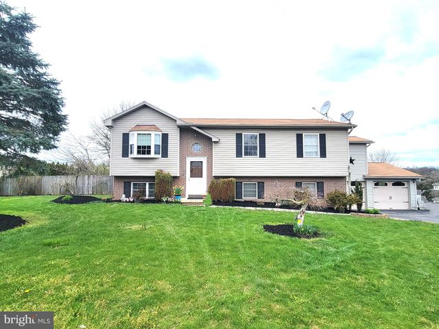 100 Brittany Ct, Red Lion, PA 17356